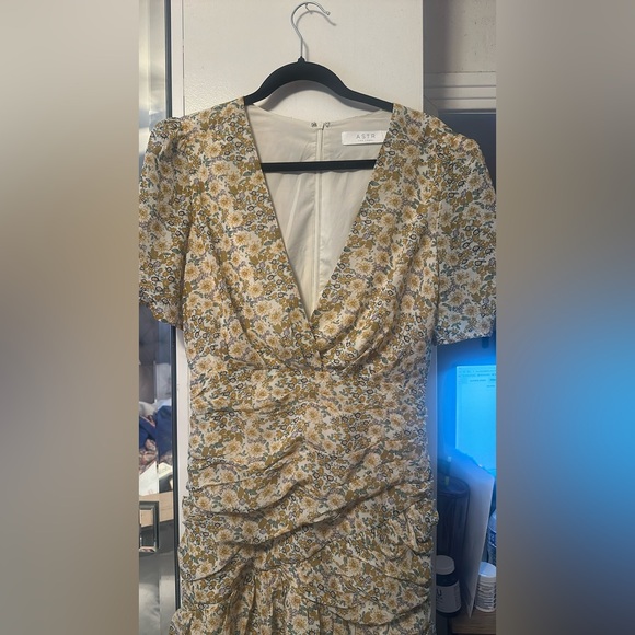 ASTR The Label Lucky Dress Women’s Dress Mustard Blue Daisy‎ Floral Size Medium - Picture 3 of 8